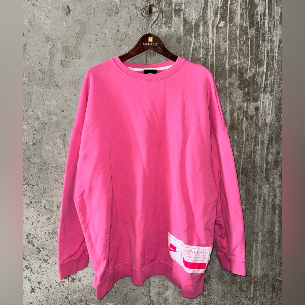 Nike Crewneck Sweatshirt in Hot Pink
